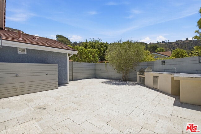 Building Photo - 1314 Avenida de Cortez