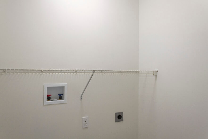 Building Photo - 1194 Troopers Xing