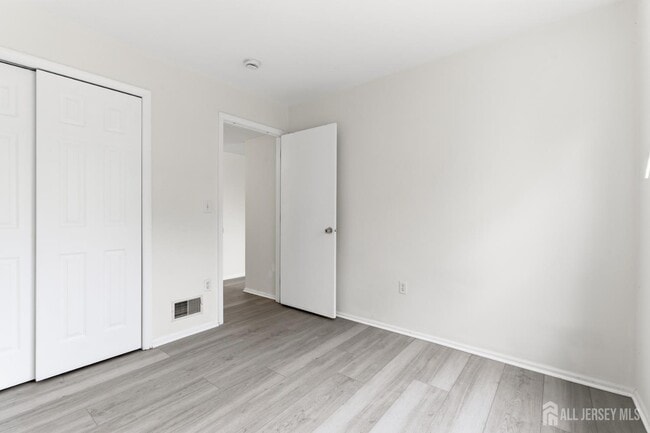 Building Photo - 405 Plymouth Rd