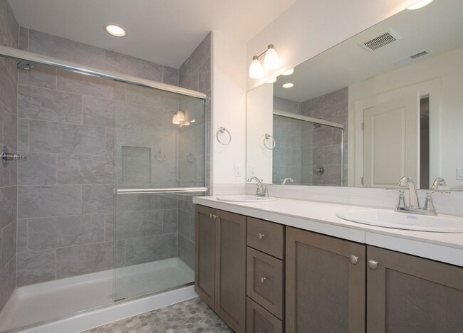 Building Photo - Brand New Home in Beautiful Ridgefield!