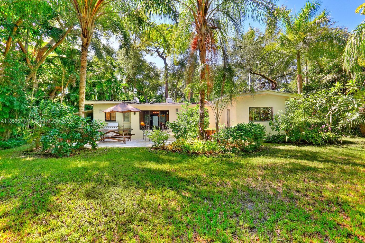 Building Photo - 2035 Tigertail Ave