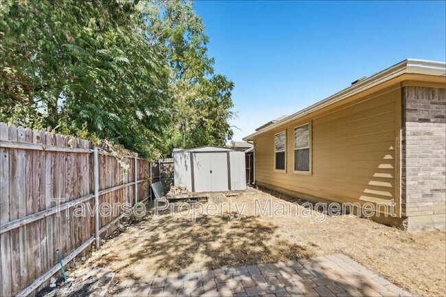 Building Photo - 733 River Hill Ln