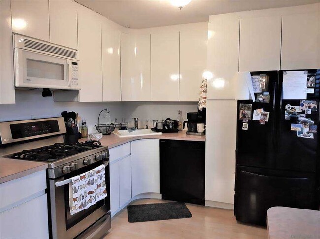 Building Photo - 321 Mariners Way