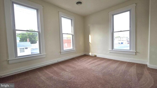 Building Photo - 10 Dorman St
