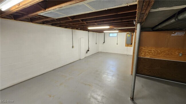 Building Photo - 2491 Samira Rd