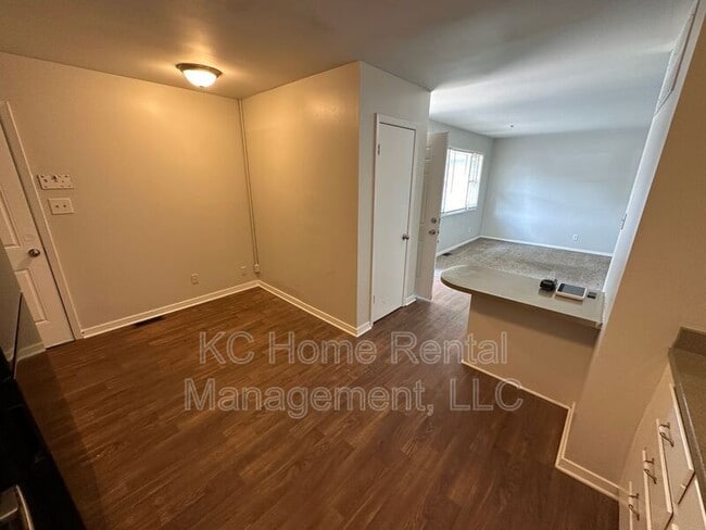 Building Photo - 622 N 13th Terrace