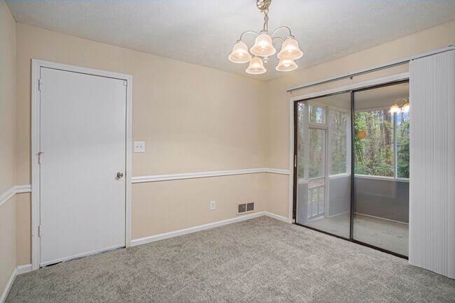 Building Photo - 3 bdrm, 2 bath in Stonecrest