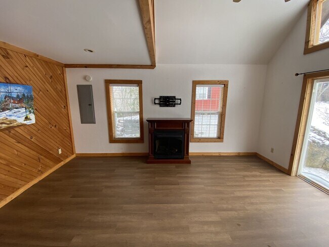 Building Photo - 390 Fall Creek Meadows Ln