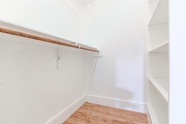 Building Photo - 3301 Thomas Kincheon St