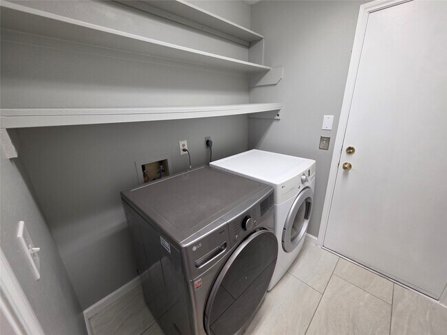 Building Photo - 19 Evening Song Ct