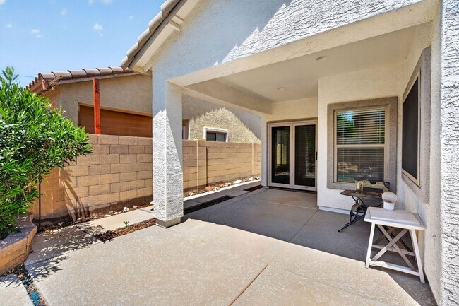 Building Photo - 697 W Oak Tree Ln