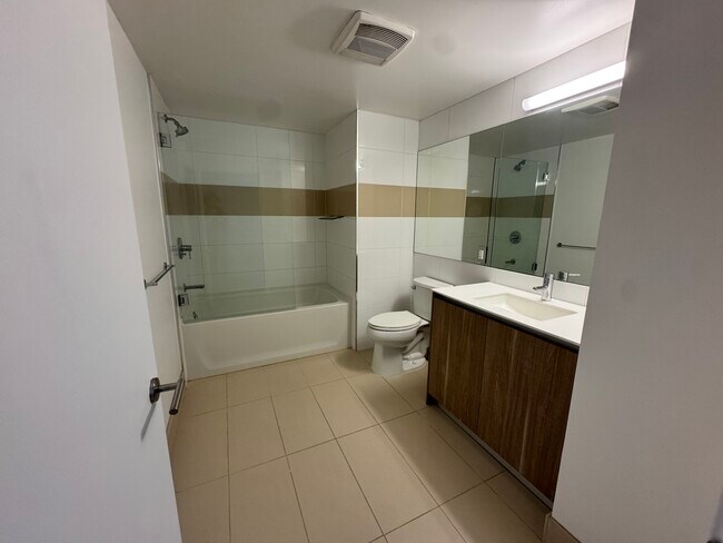 Building Photo - 8 Buchanan-301