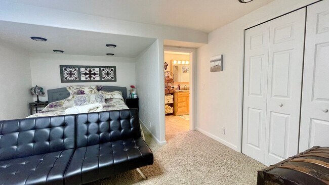 Building Photo - Ocean View 3-Bedroom House on Bay St. walkable to the Beach