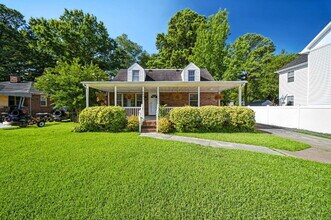 Building Photo - 4 Bedroom 2 Bathroom with large fenced in yard for Pets