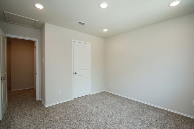 Building Photo - 109 Seminole Dr