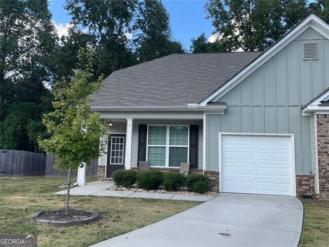 Building Photo - 560 Vandenburg Dr