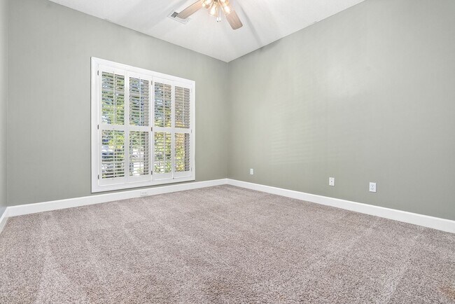 Building Photo - 1902 Hillbrook Cir