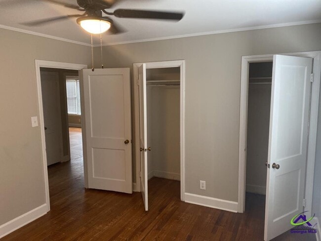 Building Photo - 2740 Northwoods Dr S