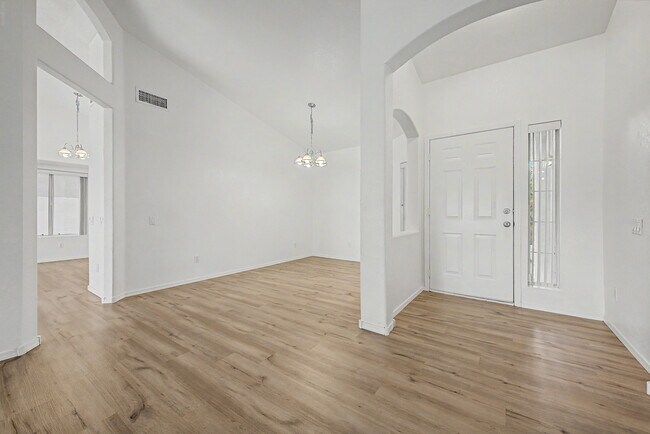 Building Photo - 20633 N 63rd Dr