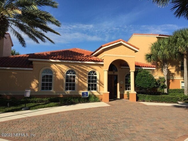 Building Photo - 201 25th Ave S