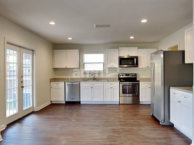 Building Photo - 1310 Laurel Lake