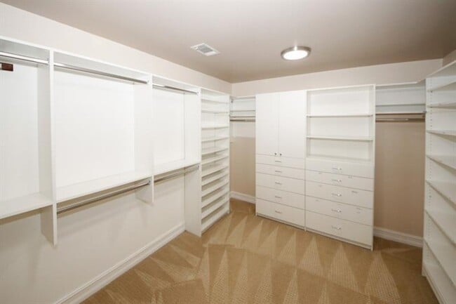 Building Photo - 1354 Brookhaven Village Cir NE