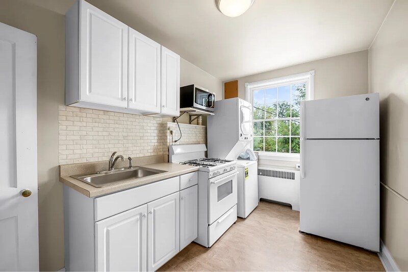 Building Photo - 205 Westowne Rd