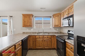 Building Photo - 2422 S River Rd