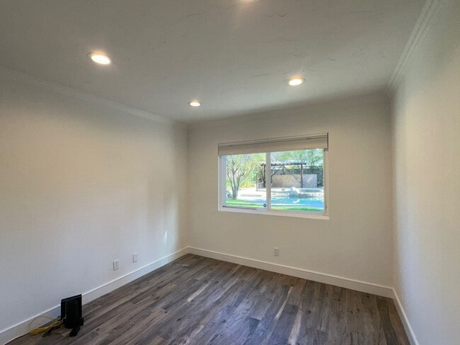 Building Photo - Stunning 4+3 pool home in Agoura Hills -Co...