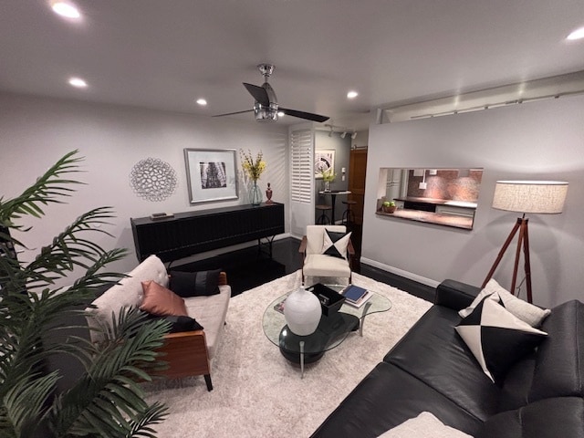 Building Photo - 1255 N HARPER Ave