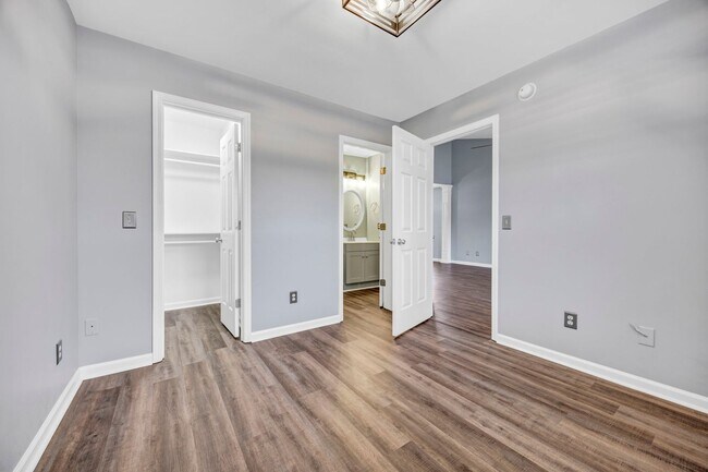 Building Photo - BEAUTIFULLY RENOVATED TWO BEDROOM IN CHAPIN