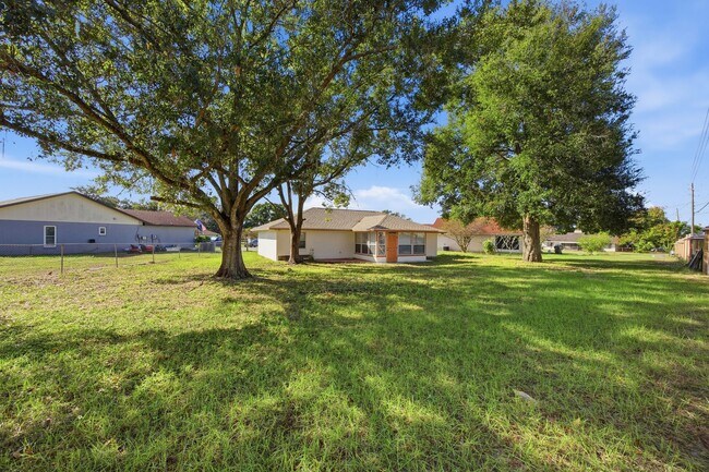 Building Photo - 3/2 Bedroom near Downtown Lakeland