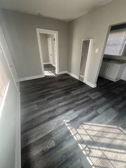 Building Photo - 1743 Sichel St