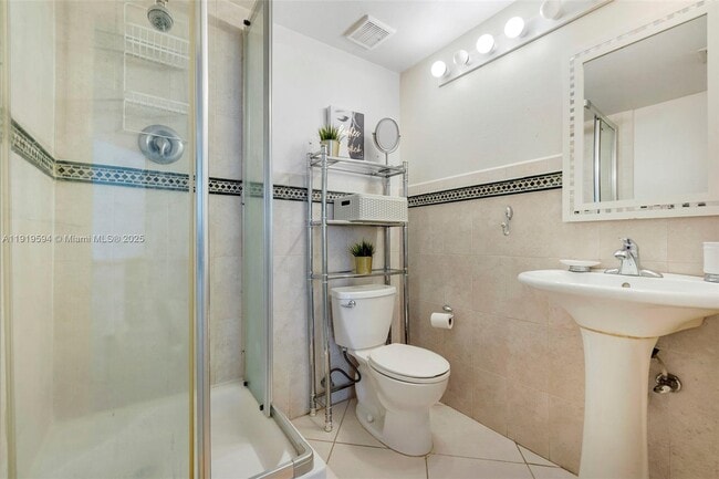 Building Photo - 1155 Brickell Bay Dr