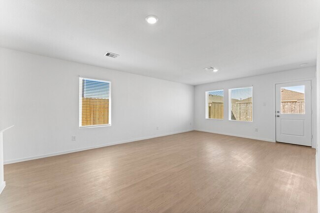 Building Photo - 25392 Carnation Ct