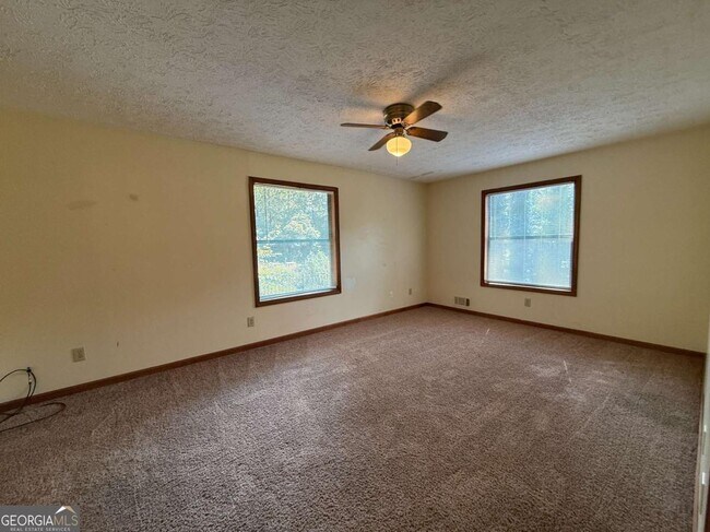Building Photo - 4069 Shady Dr NW