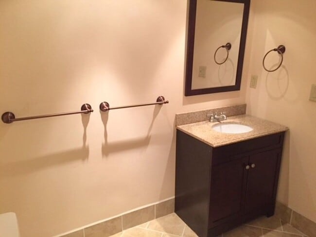 Building Photo - Amite condo available August!