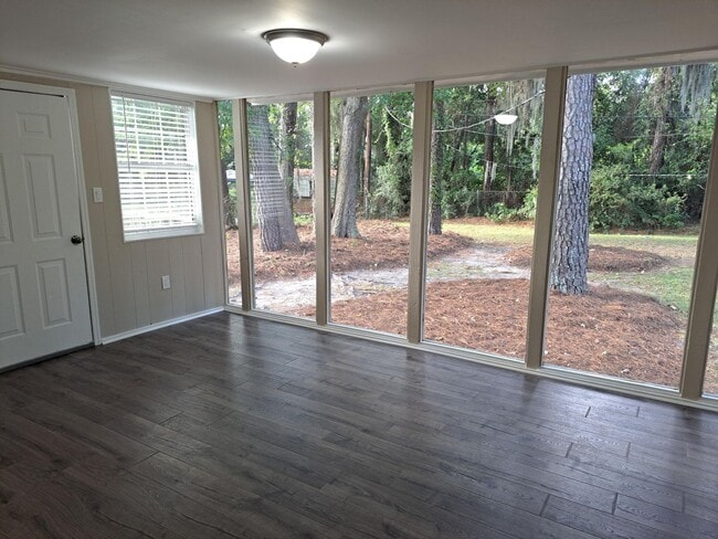 Building Photo - 9611 Dunwoody Dr