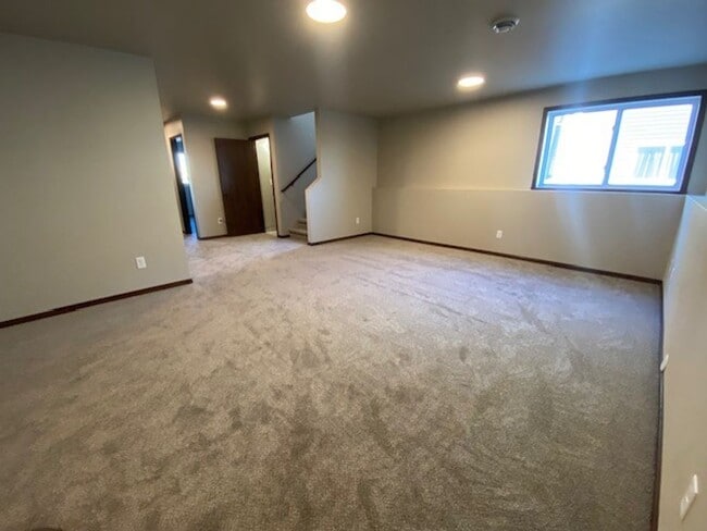 Building Photo - Beautiful home located in fast-growing Horace, ND.