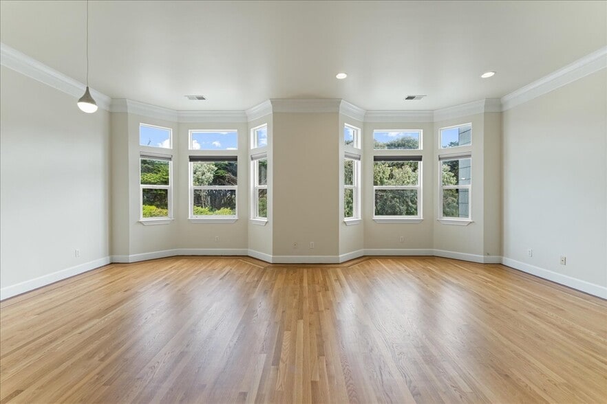 Building Photo - 4619 Lincoln Way
