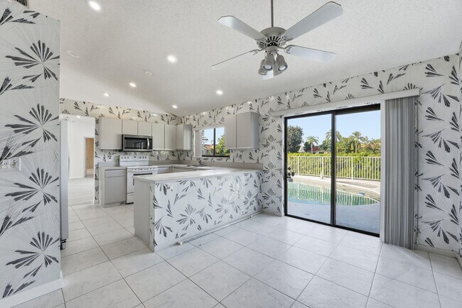 Building Photo - 9476 El Clair Ranch Rd