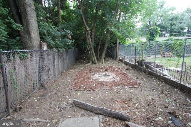 Building Photo - 320 W Somerville Ave