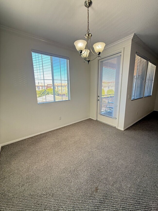 Building Photo - Great 2 bedroom unit upstairs nobody above you!