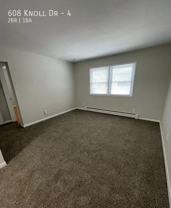 Building Photo - 608 Knoll Dr