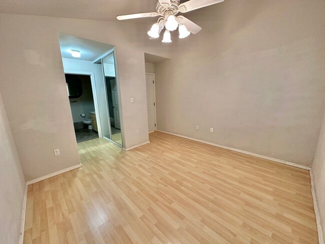 Building Photo - 3 Bedroom / 2 Bathroom Townhome in Kehalan...