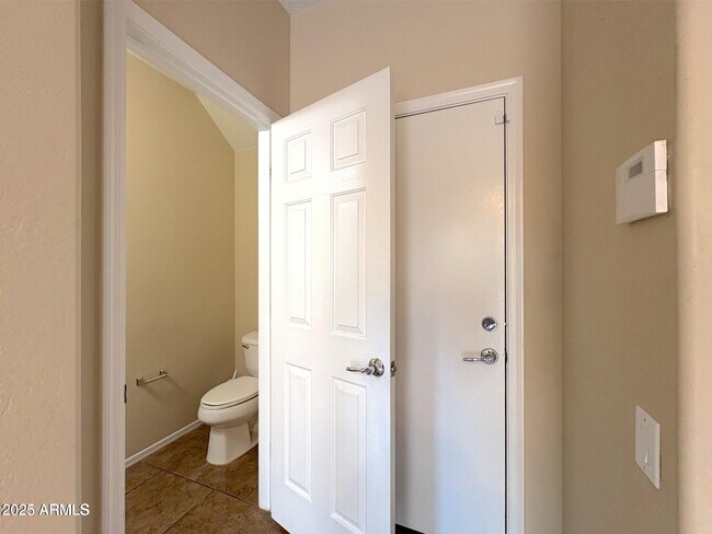 Building Photo - 5424 W Hobby Horse Dr