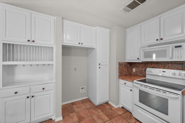 Building Photo - Precious Mansfield 2 Bed 2 Bath