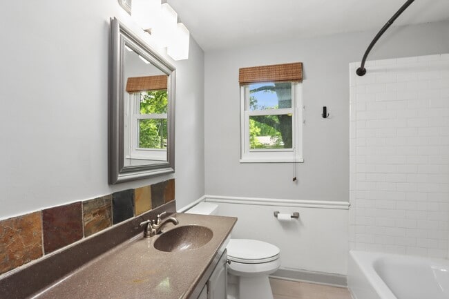 Building Photo - 8125 Lamar Ave