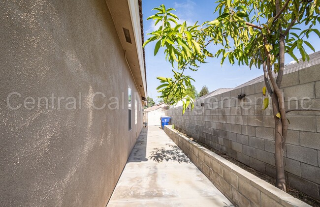 Building Photo - 4 Bedroom/3 Bath Home with Paid Solar - $3395 Per Month!