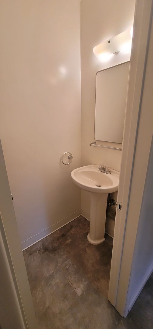 Building Photo - Classic, Midcentury 3 bedroom with Den, 2.5 bath home nestled into hillside with secluded backyar...